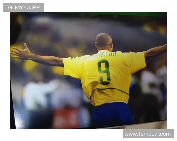 足球明星罗纳尔多精彩颠球表演引发球迷热议与赞叹